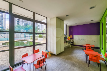 Apartamento a venda em Moema com 162m², 3 quartos ( suítes ) 3 vagas