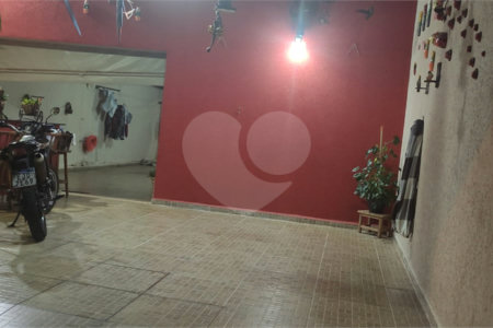 Casa térrea com 2 dormitórios.