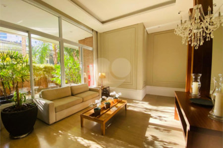 Apartamento à venda com 2 quartos, sendo 1 suíte,  em Vila Andrade, São Paulo, SP