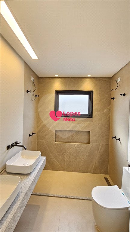 Casa à venda com 4 quartos, sendo 2 suítes, no condomínio Reserva Aruanã, São José dos Campos - SP