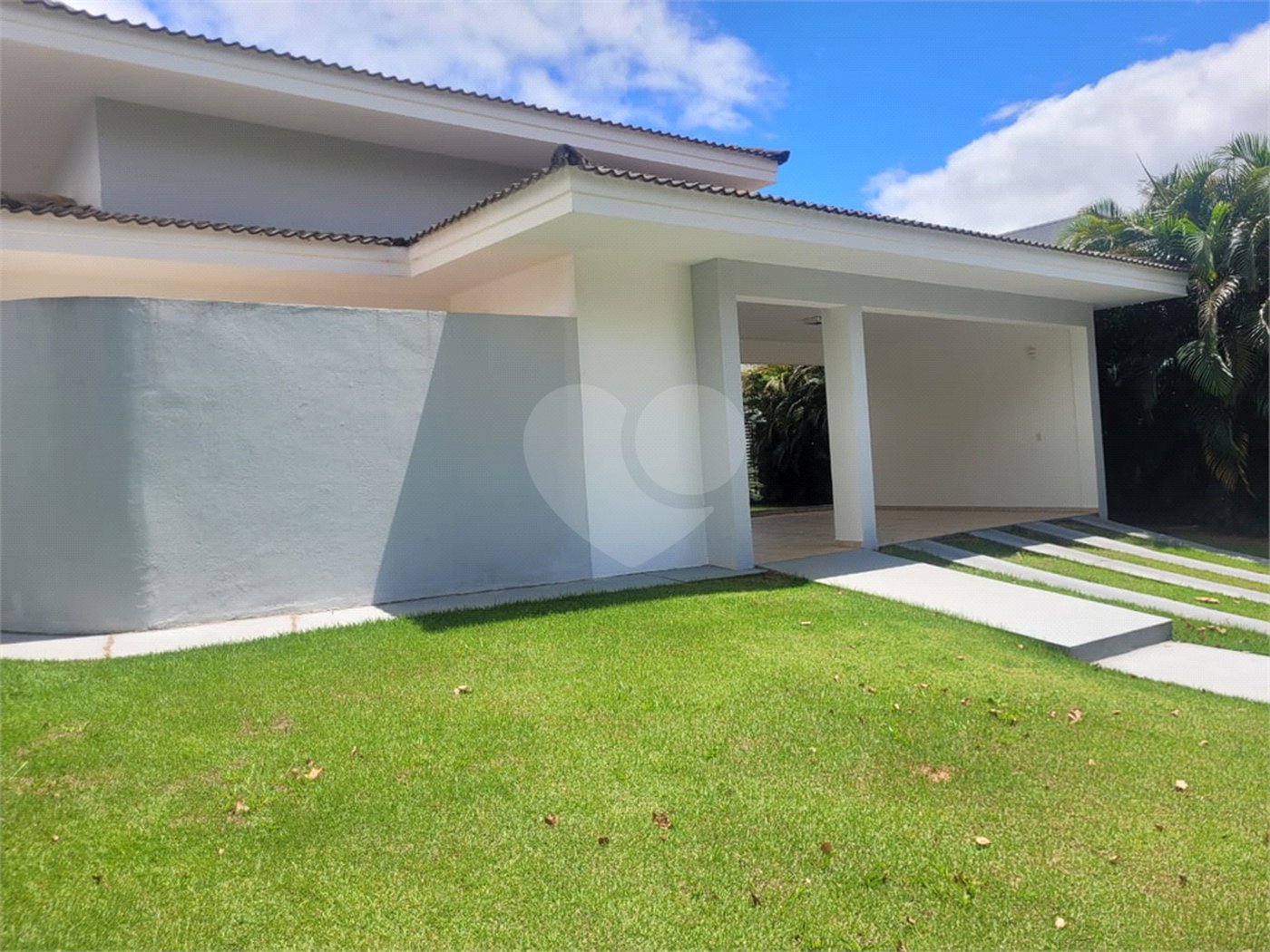 Casa à venda com 3 suítes no condomínio Village Saint Charbel, Araçoiaba da Serra - SP