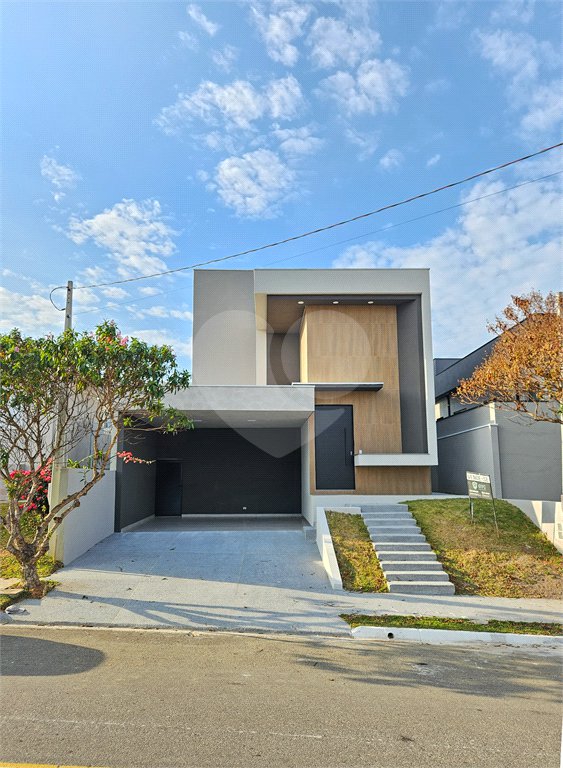 Casa à venda com 3 quartos, sendo 1 suíte, no condomínio Reserva do Vale, Caçapava - SP