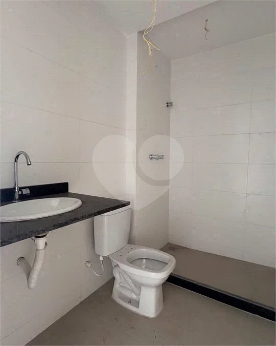 Casa duplex com 4 quartos, piscina e área gourmet, em condomínio com lazer completo e localização estratégica ao lado do Park Shopping.