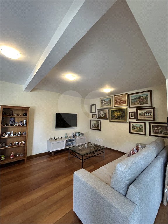 Casa à venda com 3 quartos, sendo 1 suíte, no condomínio Alpes da Cantareira, Mairiporã - SP
