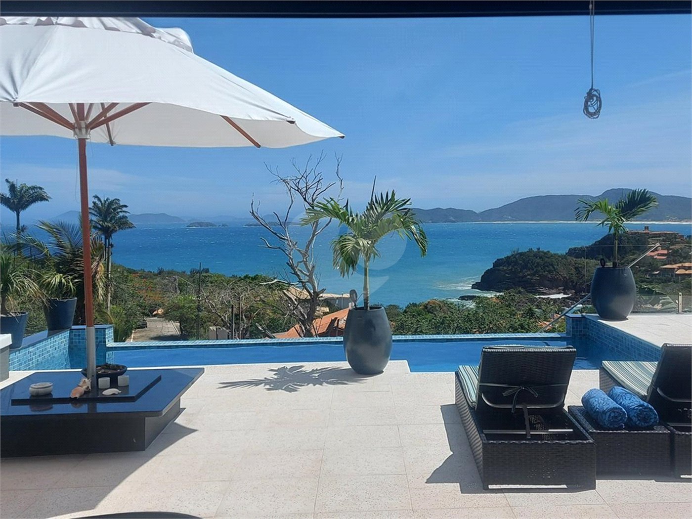 Casa à venda com 4 quartos, sendo 3 suítes, em Albatroz, Armação dos Búzios, RJ