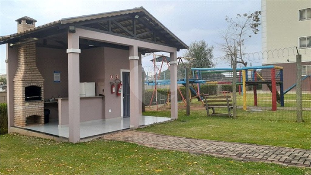 Apartamento no Condomínio Monte Azul .