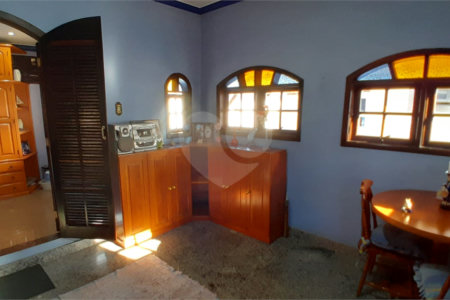 Casa à venda com 4 quartos, sendo 1 suíte, em Bangu, Rio de Janeiro, RJ