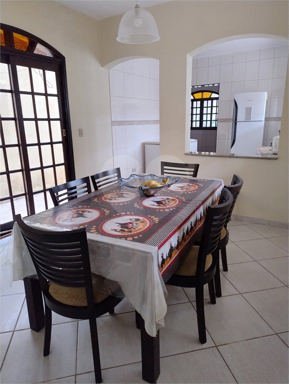 Sobrado à venda com 6 quartos, sendo 2 suítes, em Balneário Stella Maris, Peruíbe, SP