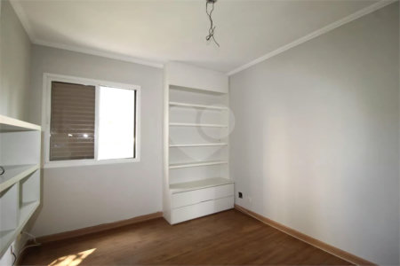 Apartamento à venda com 3 quartos, sendo 1 suíte,  em Vila Uberabinha, São Paulo, SP