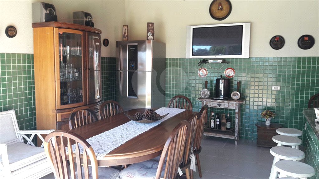 Casa à venda com 4 quartos, sendo 2 suítes, no condomínio Monte Belo, Salto - SP