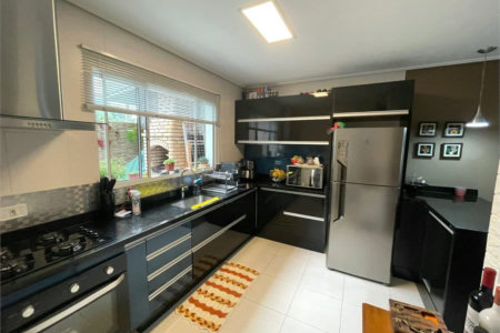 Casa à venda com 2 suítes no condomínio Cotia, Cotia - SP