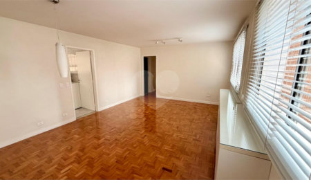 Apartamento à venda com 3 quartos, sendo 1 suíte,  em Moema, São Paulo, SP