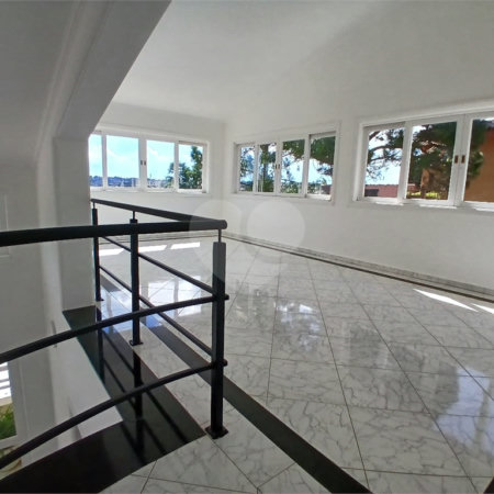 Casa à venda com 4 quartos, sendo 2 suítes, no condomínio Flamboyant, Atibaia - SP