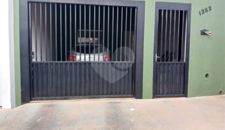 Casa à venda com 2 quartos em Jardim Klayton, Birigüi, SP