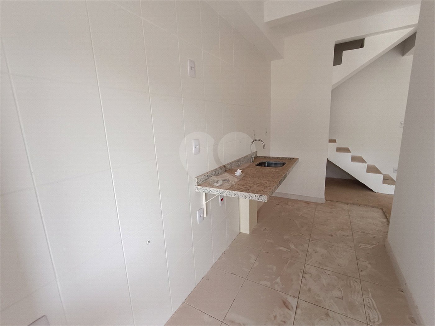 Apartamento à venda com 2 quartos, sendo 1 suíte, em Bairro do Cambará, São Roque, SP