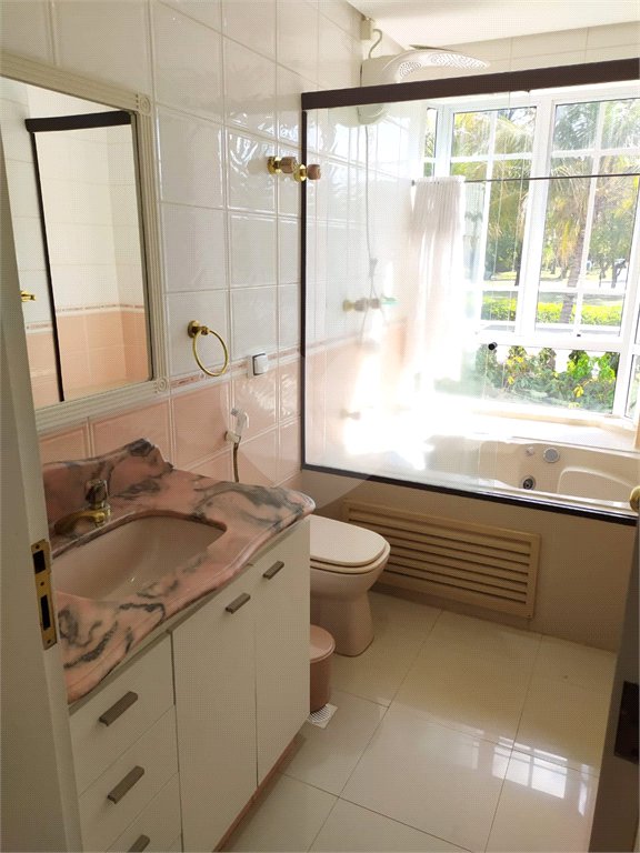 Casa à venda ou para alugar com 5 quartos, sendo 3 suítes, no condomínio Fazenda Lago Azul, Araçoiaba da Serra - SP