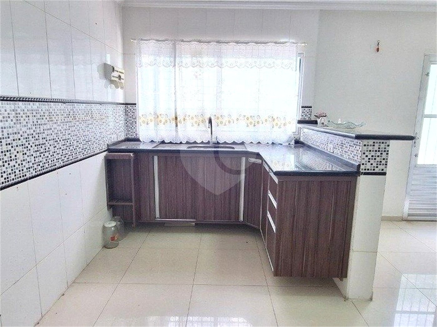 Casa à venda com 3 quartos, sendo 1 suíte, em Jardim dos Pássaros, Sorocaba, SP
