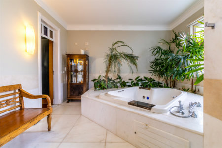 Casa à venda com 5 quartos, sendo 4 suítes, no condomínio Residencial Tivoli Park, Sorocaba - SP