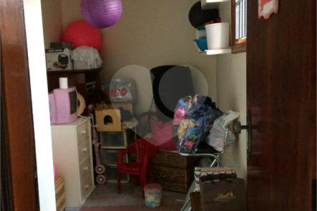 Sobrado à venda com 4 quartos, sendo 1 suíte, em Jardim Pinheiros, São Paulo, SP