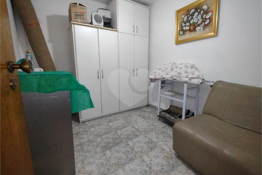 Casa à venda com 3 quartos, sendo 1 suíte, no condomínio Vila Paiva, São Paulo - SP