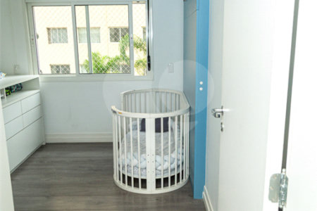Apartamento à venda com 4 quartos, sendo 2 suítes, em Moema, São Paulo, SP