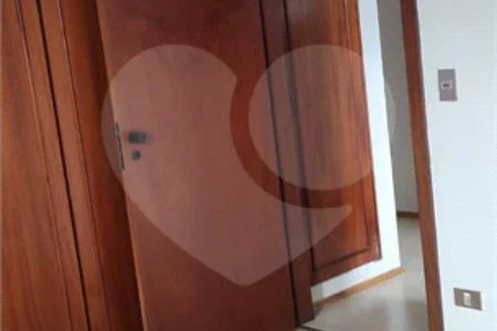 Apartamento Espaçoso com 4 Dormitórios, Suíte e Varanda no Jardim Paris