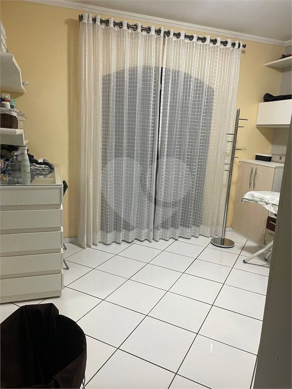 Sobrado à venda com 4 quartos, sendo 1 suíte, em Vila Áurea, Poá, SP