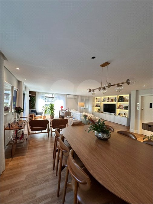 Apartamento para alugar com 3 quartos, sendo 2 suítes, em Moema, São Paulo, SP