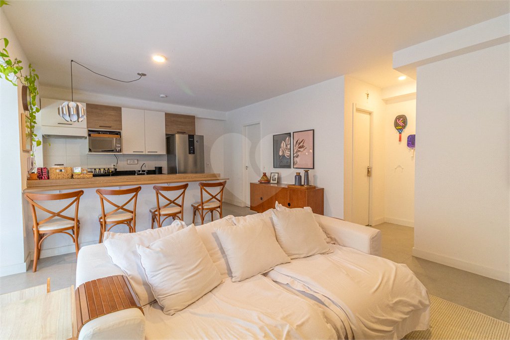 Apartamento à venda com 3 quartos, sendo 1 suíte,  em Morumbi, São Paulo, SP