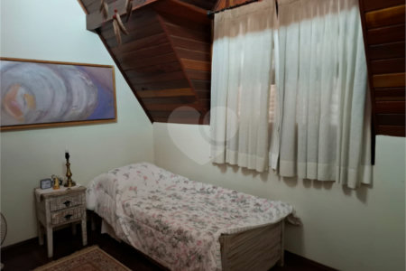 Sobrado à venda com 4 quartos, sendo 2 suítes,  em Jardim Leonor, São Paulo, SP