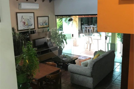 Casa à venda com 3 quartos, sendo 2 suítes,  em Vila Oliveira, Mogi das Cruzes, SP