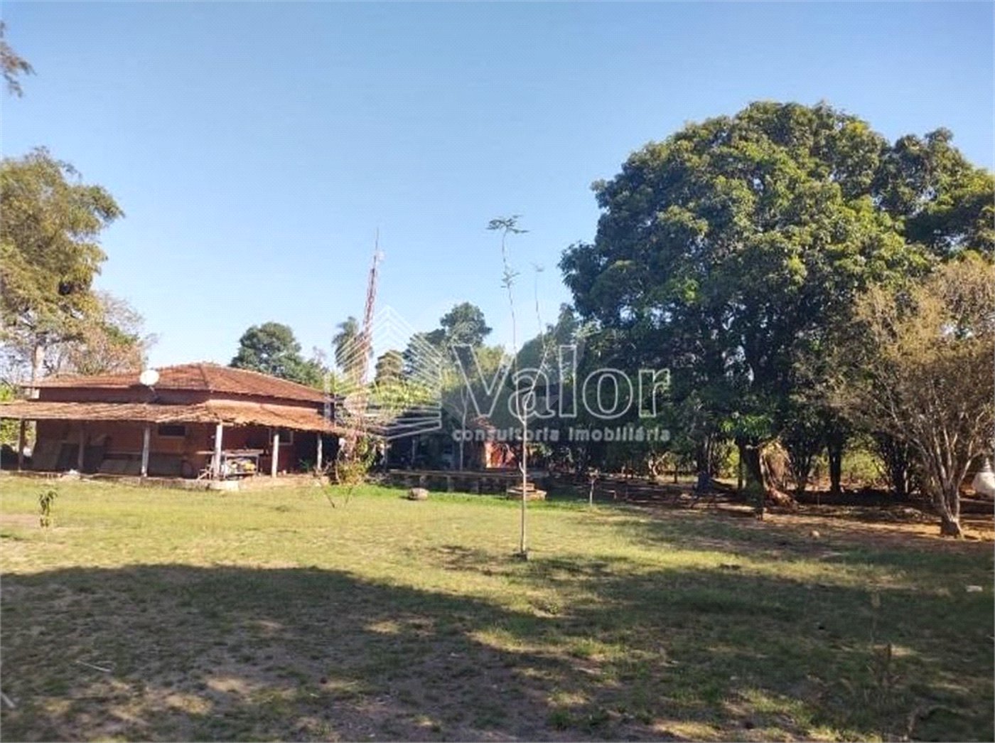 Chácara à venda com 4 quartos, sendo 1 suíte,  em Chácara Leila, São Carlos, SP