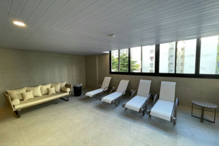Apartamento 2 dormitórios (1 suíte), porteira fechada, 1 vaga demarcada, no José Menino, Santos