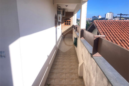 Sobrado à venda com 3 quartos, sendo 1 suíte,  em Jardim Selma Helena, Poá, SP
