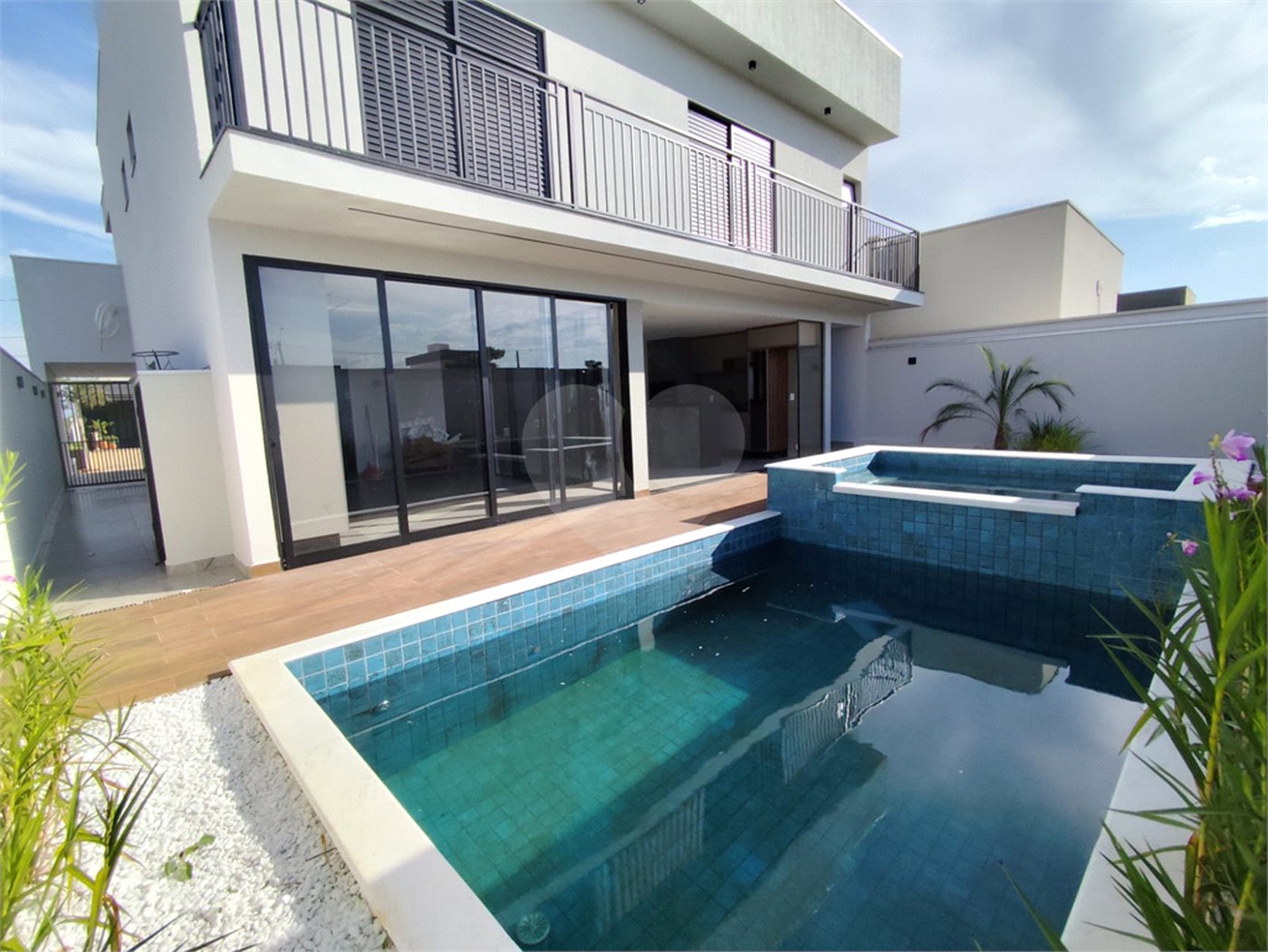 Casa à venda com 4 quartos, sendo 3 suítes,  no condomínio Residencial Golden Ville, Itapetininga - SP
