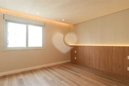 Apartamento à venda com 2 quartos, sendo 1 suíte,  em Vila Uberabinha, São Paulo, SP