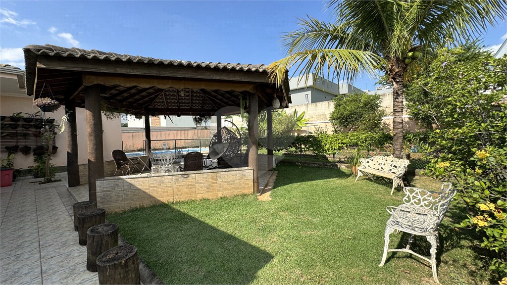Casa à venda com 4 quartos, sendo 3 suítes, no condomínio Terras de Mont Serrat, Salto - SP