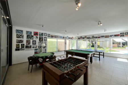 Casa à venda com 5 quartos, sendo 3 suítes,  no condomínio Village Saint Charbel, Araçoiaba da Serra - SP
