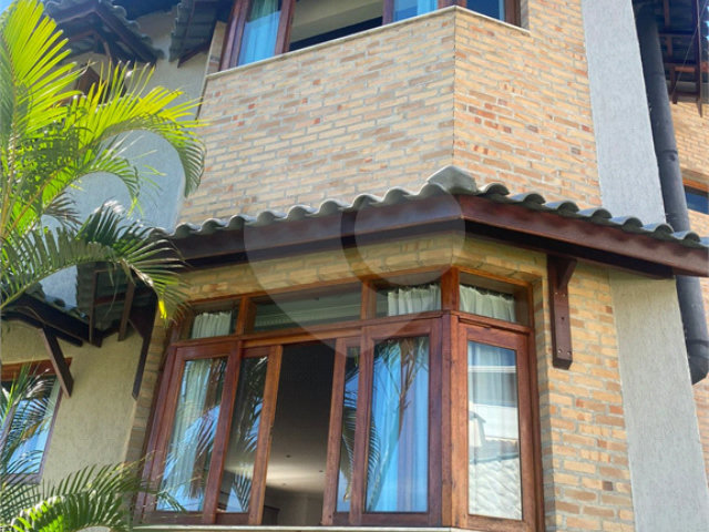 Casa à venda com 5 quartos, sendo 4 suítes,  no condomínio Lago do Imperador, Mairiporã - SP