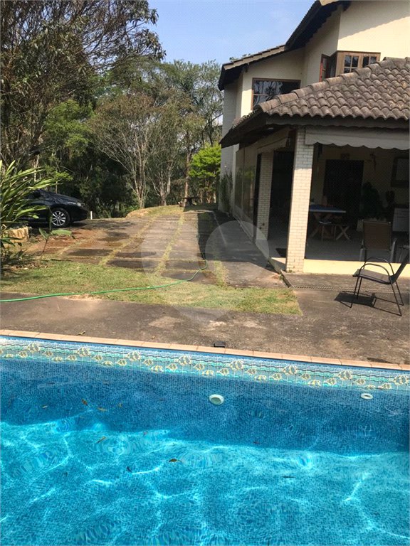 Sobrado à venda com 4 quartos, sendo 2 suítes, em Serra da Cantareira, Mairiporã, SP