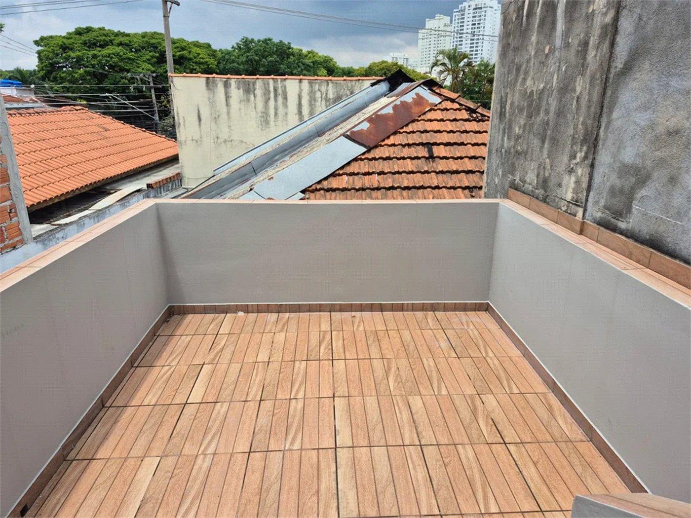 Casa à venda com 4 quartos, sendo 1 suíte,  no condomínio Residencial Alto da Lapa II, São Paulo - SP