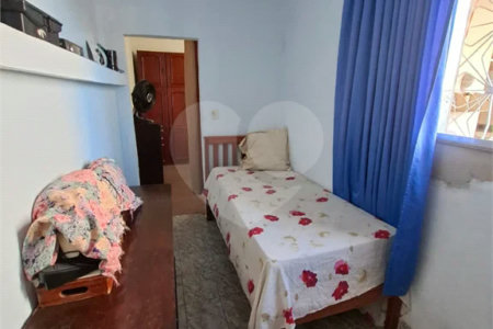 Ó TIMO CASA COM 3 QUARTOS E TERRAÇO EM CONTOMINIO FECHADO