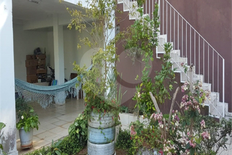 Casa à venda com 4 quartos, sendo 2 suítes, no condomínio Ibiratiba, São Paulo - SP