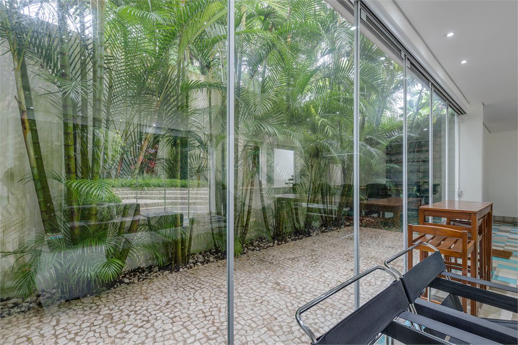 Sobrado à venda com 3 suítes em Jardim Cordeiro, São Paulo, SP