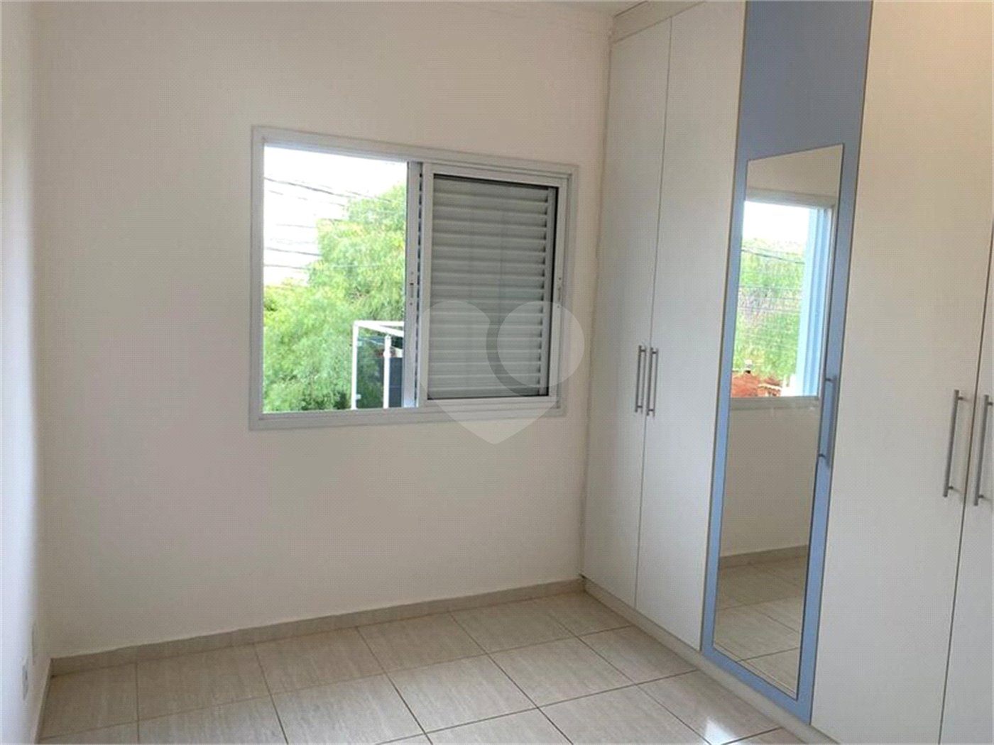 Casa à venda com 3 quartos, sendo 1 suíte, no condomínio Portal das Acacias, Indaiatuba - SP