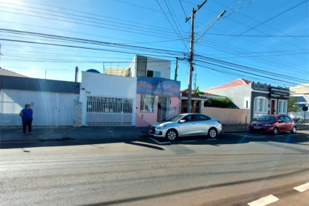 Casa residencial com ponto comercial a venda no Centro