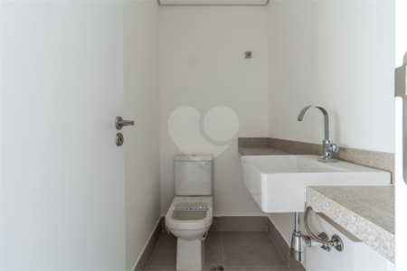 Apartamento à venda ou para alugar com 4 quartos, sendo 3 suítes, em Jardim Morumbi, São Paulo, SP