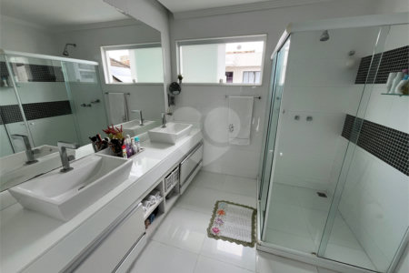 Casa à venda com 3 quartos, sendo 1 suíte, no condomínio Golden Village, Rio de Janeiro - RJ
