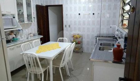 Sobrado à venda com 4 quartos, sendo 2 suítes, em Bosque da Saúde, São Paulo, SP
