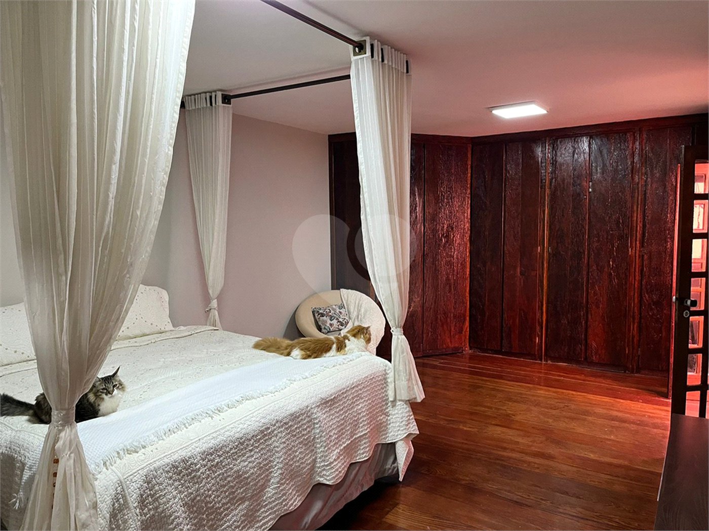 Casa Térrea à venda com 5 quartos, sendo 3 suítes,  em Vila Oliveira, Mogi das Cruzes, SP